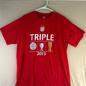 Red FC Bayern Munchen Triple 2013 Men's Short Sleeve Tee size large